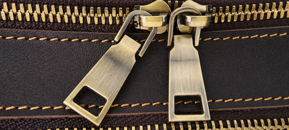 L’INTERVALLE Trousse de voyage en cuir café